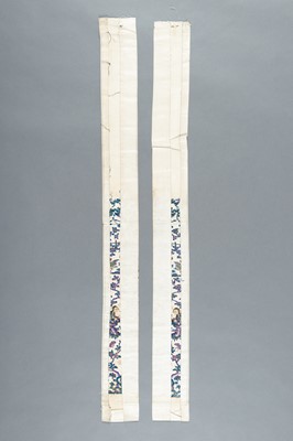 Lot 438 - A PAIR OF ’COURT LADIES’ SILK SLEEVE BANDS, QING