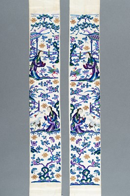 Lot 438 - A PAIR OF ’COURT LADIES’ SILK SLEEVE BANDS, QING