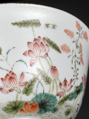 Lot 126 - AN IMPERIAL FAMILLE ROSE ‘LOTUS POND’ BOWL, TONGZHI MARK AND PERIOD