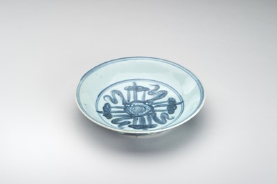 Lot 550 - A BLUE AND WHITE MINYAO PORCELAIN DISH