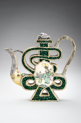 Lot 671 - A FAMILLE VERTE PORCELAIN PUZZLE TEAPOT, c. 1900s