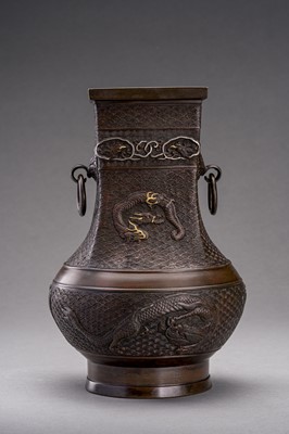 Lot 23 - A GOLD AND SILVER INLAID BRONZE ‘DRAGON’ VASE, EDO