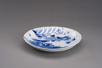 Lot 99 - A BLUE AND WHITE IMARI PORCELAIN DISH ‘SHISHI’, EDO
