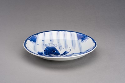 Lot 101 - A BLUE AND WHITE ARITA PORCELAIN DISH ‘LEAPING CARP’, EDO