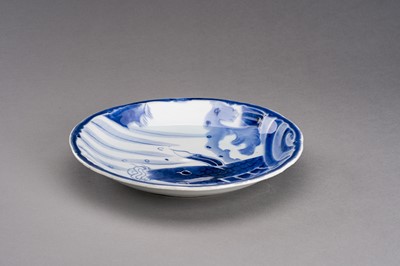 Lot 101 - A BLUE AND WHITE ARITA PORCELAIN DISH ‘LEAPING CARP’, EDO