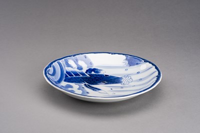 Lot 101 - A BLUE AND WHITE ARITA PORCELAIN DISH ‘LEAPING CARP’, EDO