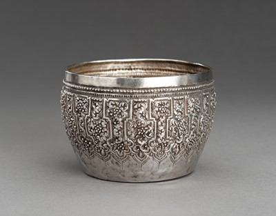 Lot 864 - AN EMBOSSED BURMESE SILVER BOWL WITH FLORAL RELIEF