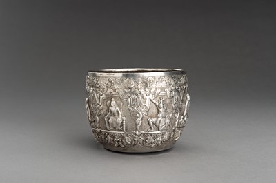 Lot 866 - AN EMBOSSED SILVER BOWL WITH FIGURAL RELIEF