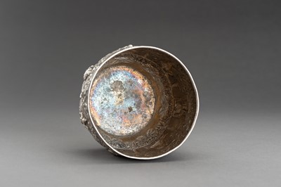 Lot 866 - AN EMBOSSED SILVER BOWL WITH FIGURAL RELIEF