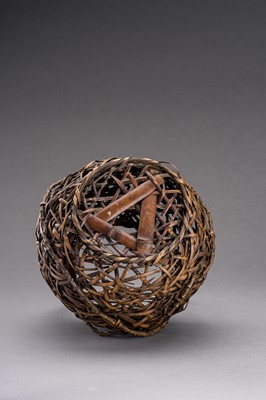 Lot 1070 - A HANAKAGO, 'IKEBANA' BAMBOO BASKET FOR FLOWER ARRANGEMENTS