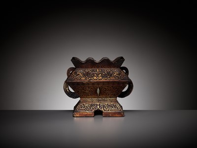 Lot 284 - AN IMPERIAL GILT-LACQUERED AND JADE-INLAID ARCHAISTIC VESSEL AND COVER, FU, QIANLONG PERIOD