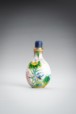 Lot 480 - AN ENAMELED GLASS SNUFF BOTTLE WITH FLOWERS AND BIRDS, REPUBLIC