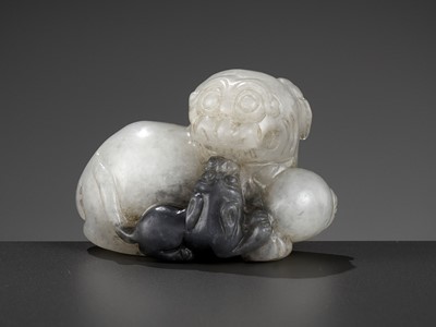 Lot 91 - A WHITE AND GRAY JADE GROUP OF A LION AND CUB, LATE MING TO EARLY QING DYNASTY