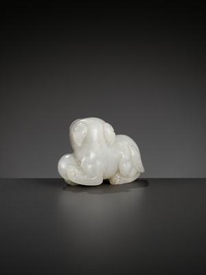 Lot 91 - A WHITE AND GRAY JADE GROUP OF A LION AND CUB, LATE MING TO EARLY QING DYNASTY