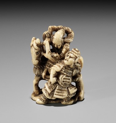 Lot 756 - A RARE STAG ANTLER NETSUKE DEPICTING KAJIWARA GENDA KAGESUYE, EDO PERIOD