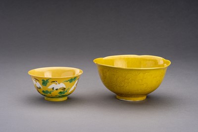 Lot 759 - A LOT WITH TWO YELLOW GROUND PORCELAIN BOWLS
