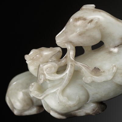 Lot 41 - A PALE GRAY JADE FIGURE OF A DEER WITH YOUNG, 17TH CENTURY