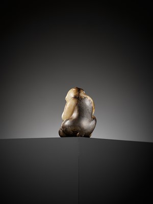 Lot 35 - AN EXCEPTIONAL CREAMY-WHITE AND BLACK JADE FIGURE OF A BEAR, SONG DYNASTY OR EARLIER