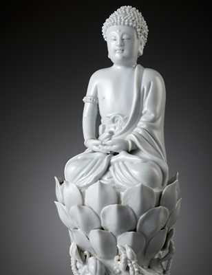 Lot 133 - A LARGE DEHUA FIGURE OF BUDDHA, QING DYNASTY, LATE 18TH - EARLY 19TH CENTURY