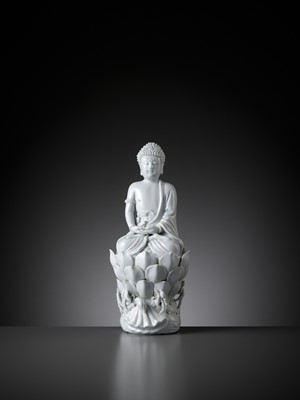 Lot 133 - A LARGE DEHUA FIGURE OF BUDDHA, QING DYNASTY, LATE 18TH - EARLY 19TH CENTURY