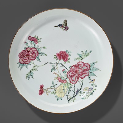 Lot 206 - A LARGE FAMILLE ROSE ‘FLOWERS AND BUTTERFLY’ DISH, YONGZHENG PERIOD