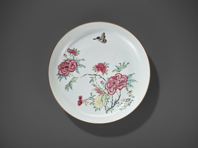 Lot 104 - A LARGE FAMILLE ROSE ‘FLOWERS AND BUTTERFLY’ DISH, YONGZHENG PERIOD