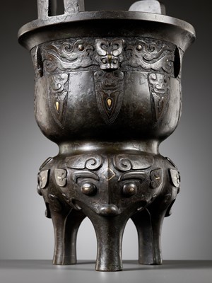 A GOLD AND SILVER-INLAID BRONZE ARCHAISTIC STEAMER, SONG TO MING DYNASTY