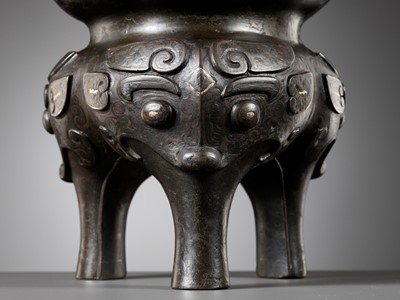 Lot 315 - A GOLD AND SILVER-INLAID BRONZE ARCHAISTIC STEAMER, SONG TO MING DYNASTY