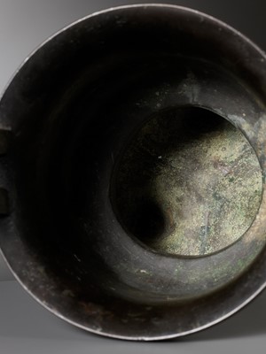 Lot 315 - A GOLD AND SILVER-INLAID BRONZE ARCHAISTIC STEAMER, SONG TO MING DYNASTY