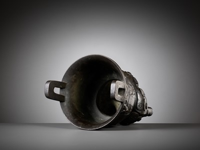 Lot 315 - A GOLD AND SILVER-INLAID BRONZE ARCHAISTIC STEAMER, SONG TO MING DYNASTY