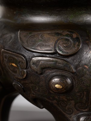 Lot 315 - A GOLD AND SILVER-INLAID BRONZE ARCHAISTIC STEAMER, SONG TO MING DYNASTY