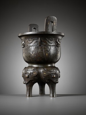 Lot 315 - A GOLD AND SILVER-INLAID BRONZE ARCHAISTIC STEAMER, SONG TO MING DYNASTY