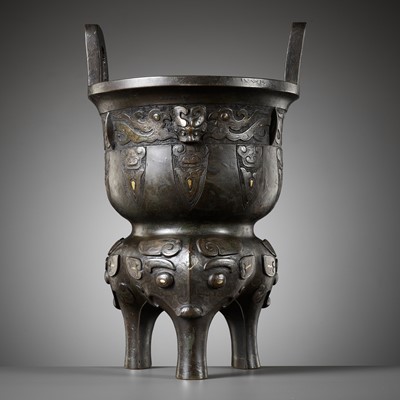 Lot 315 - A GOLD AND SILVER-INLAID BRONZE ARCHAISTIC STEAMER, SONG TO MING DYNASTY