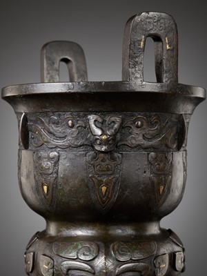 Lot 315 - A GOLD AND SILVER-INLAID BRONZE ARCHAISTIC STEAMER, SONG TO MING DYNASTY