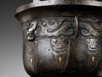 Lot 315 - A GOLD AND SILVER-INLAID BRONZE ARCHAISTIC STEAMER, SONG TO MING DYNASTY