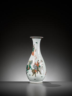 Lot 426 - A LARGE FAMILLE VERTE ‘EIGHT IMMORTALS’ VASE, YUHUCHUNPING, 18TH - 19TH CENTURY