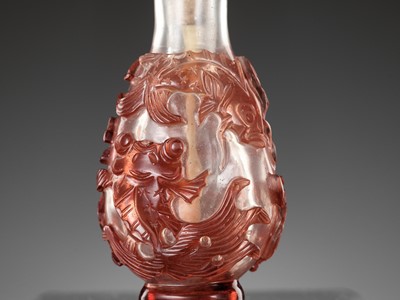 Lot 593 - A RED OVERLAY GLASS ‘CELESTIAL EYE AND CARPS’ SNUFF BOTTLE, 18TH-19TH CENTURY