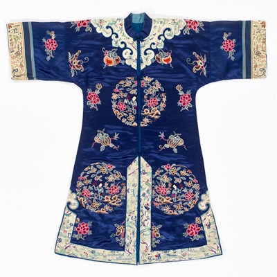 Lot 538 - A FINELY EMBROIDERED NAVY BLUE SILK WOMAN'S INFORMAL JACKET, QING DYNASTY