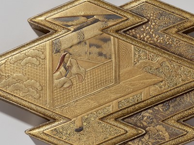 Lot 10 - A FINE LACQUER BOX AND COVER WITH INTERIOR TRAY