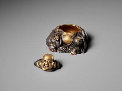 Lot 16 - A FINE LACQUER KOGO (INCENSE BOX) AND COVER IN THE FORM OF HOTEI