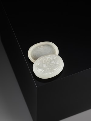 Lot 87 - A WHITE JADE ‘LYCHEE’ BOX AND COVER, LATE MING DYNASTY