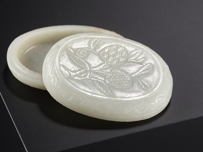 Lot 87 - A WHITE JADE ‘LYCHEE’ BOX AND COVER, LATE MING DYNASTY