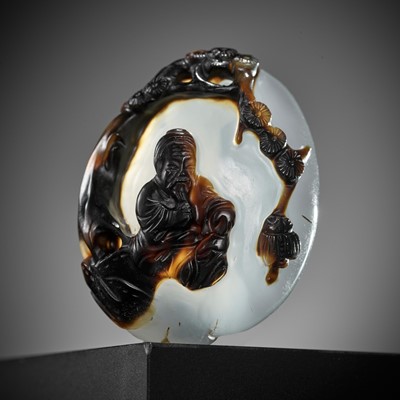 Lot 301 - A SHADOW AGATE ‘SCHOLAR’ PENDANT, CHINA, 1750-1850