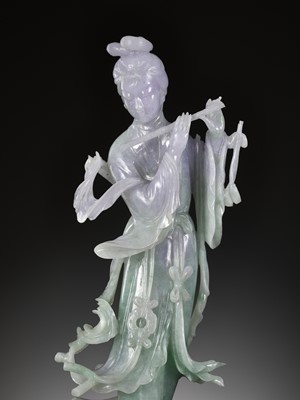 Lot 343 - A LAVENDER AND APPLE-GREEN JADEITE FIGURE OF A BEAUTY PLAYING THE FLUTE, LATE QING DYNASTY TO REPUBLIC PERIOD