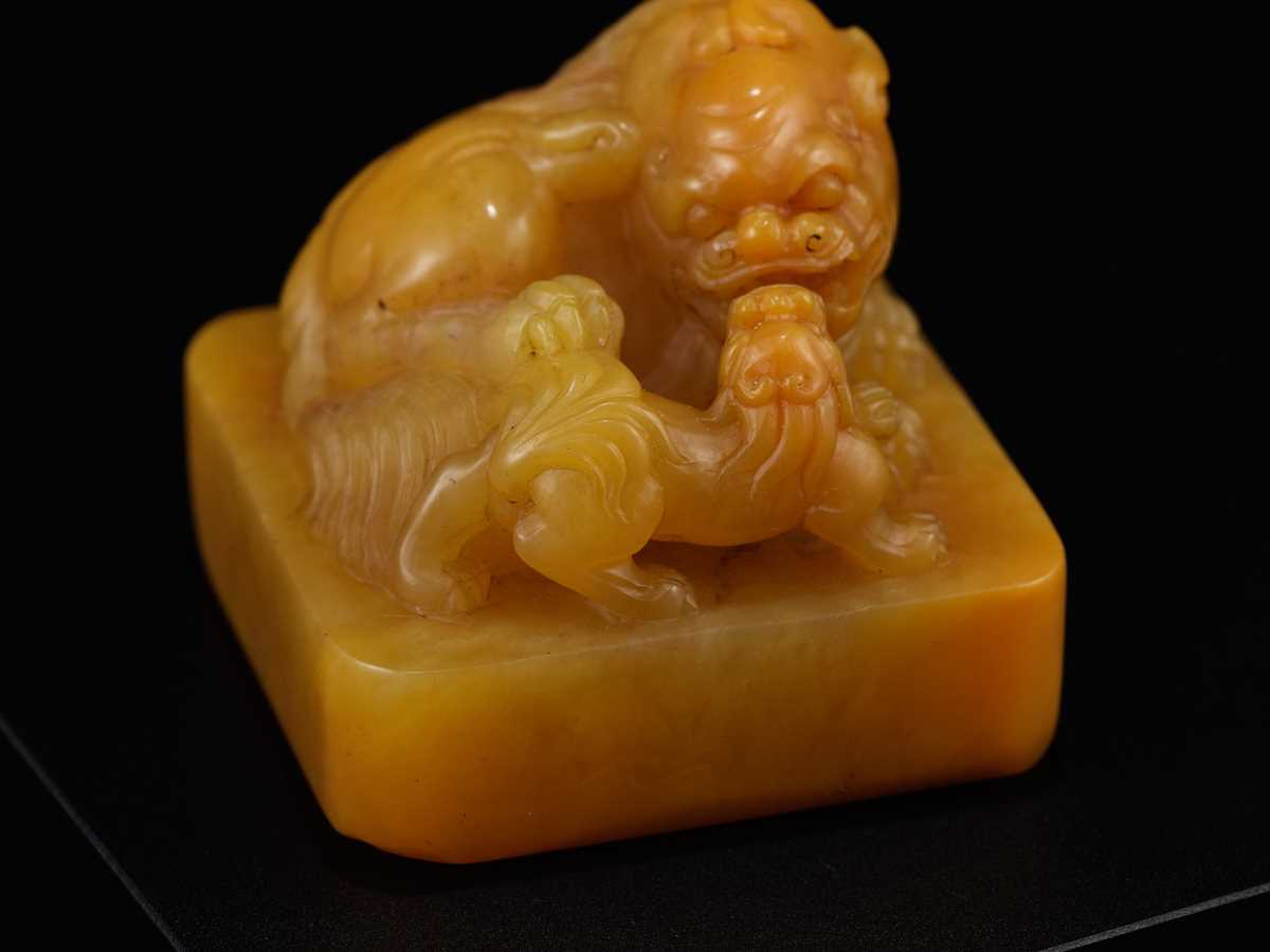 Lot 20 - A TIANHUANG ‘BUDDHIST LION AND CUB’ SEAL,