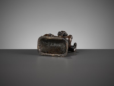 Lot 689 - A SMALL BRONZE FIGURE OF GANESHA, SOUTH INDIA, 17TH - 18TH CENTURY