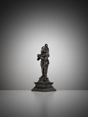 Lot 690 - A BRONZE FIGURE OF HANUMAN, INDIA, 17TH CENTURY