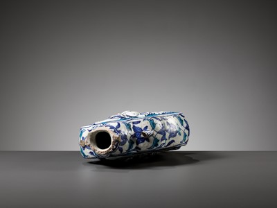 Lot 698 - A JAIPUR BLUE POTTERY ‘PARVATI’ FLASK, INDIA, RAJASTHAN, 19TH CENTURY OR EARLIER