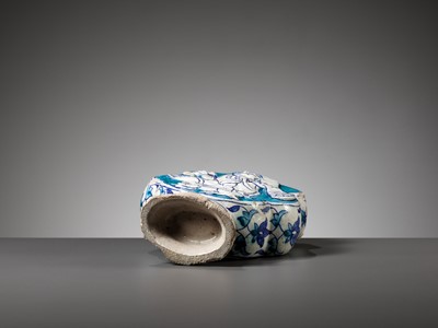 Lot 698 - A JAIPUR BLUE POTTERY ‘PARVATI’ FLASK, INDIA, RAJASTHAN, 19TH CENTURY OR EARLIER