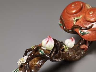 Lot 121 - A FAMILLE ROSE PORCELAIN ‘LINGZHI’ RUYI SCEPTER, MID-QING DYNASTY
